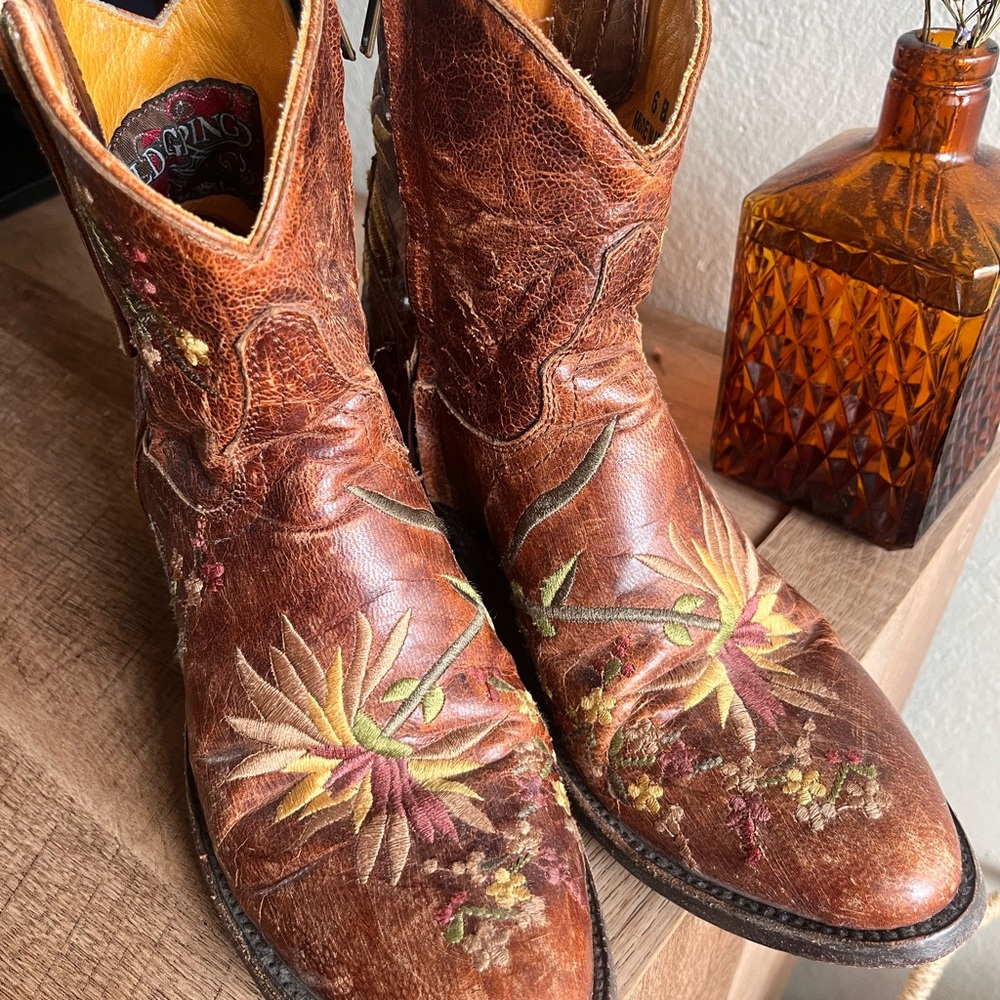 Old Gringo Embroidered Brown Leather Boots - Picture 2 of 6